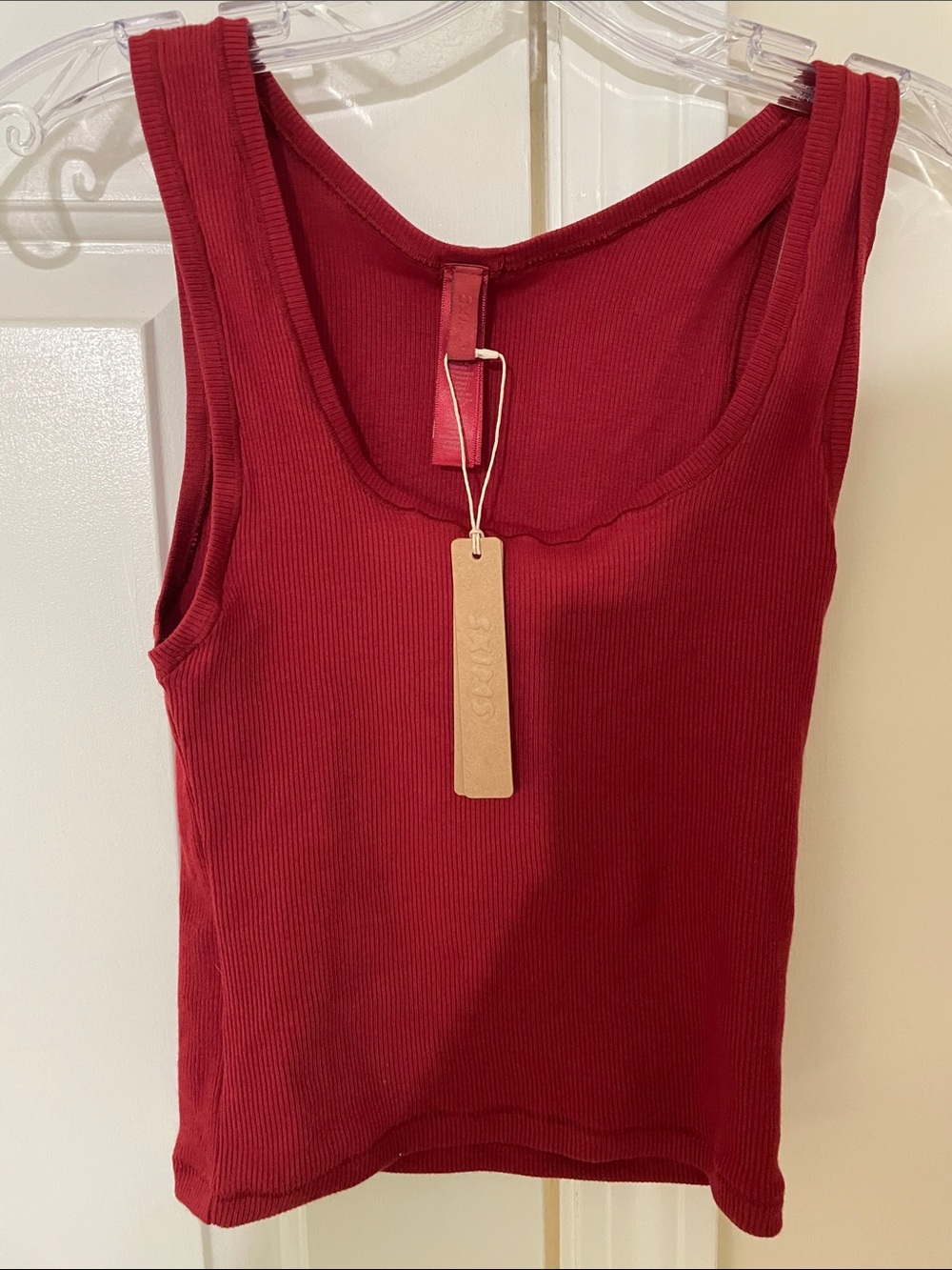 SKIMS Ribbed Scoop Tank Top - brick color